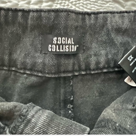 Social Collision Pleated Mini Skirt from Hot Topic - Picture 6 of 6